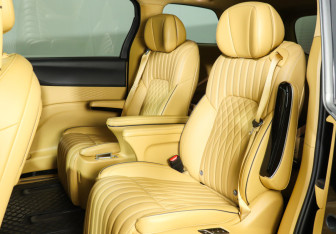 Подержанный автомобиль Voyah Dream 2024 года (10 фото)