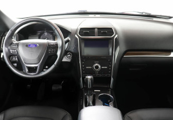Подержанный автомобиль Ford Explorer 2018 года (7 фото)