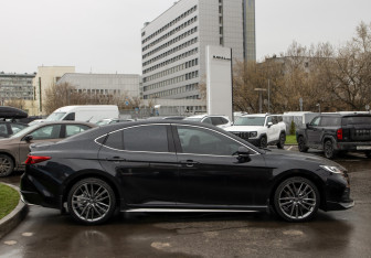 Подержанный автомобиль Toyota Camry Sedan 2024 года (3 фото)