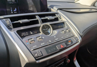 Подержанный автомобиль Lexus NX 2018 года (26 фото)