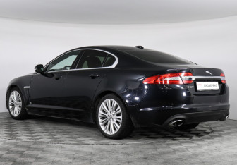 Подержанный автомобиль Jaguar XF Sedan 2011 года (4 фото)