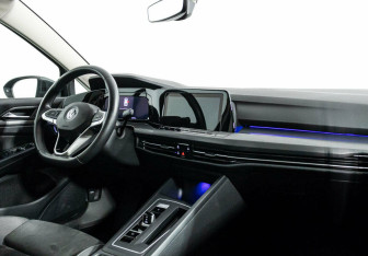 Подержанный автомобиль Volkswagen Golf Hatchback 2021 года (6 фото)