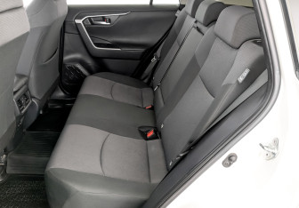 Подержанный автомобиль Toyota RAV4 2019 года (12 фото)