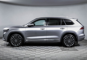 Подержанный автомобиль Geely Monjaro 2025 года (8 фото)
