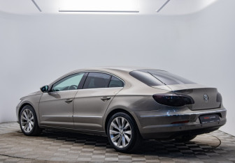 Подержанный автомобиль Volkswagen Passat CC 2011 года (3 фото)
