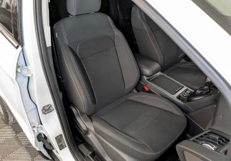 Подержанный автомобиль Ford Kuga 2017 года (23 фото)