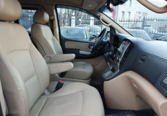 Подержанный автомобиль Hyundai Grand Starex 2011 года (10 фото)