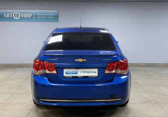 Подержанный автомобиль Chevrolet Cruze Sedan 2011 года (6 фото)
