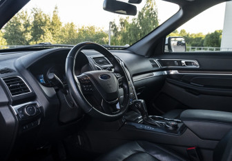 Подержанный автомобиль Ford Explorer 2018 года (9 фото)