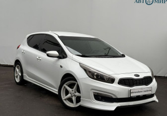 Подержанный автомобиль Kia Ceed Hatchback 2017 года (3 фото)