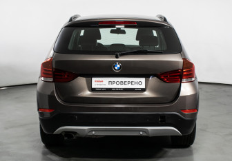 Подержанный автомобиль BMW X1 2012 года (6 фото)