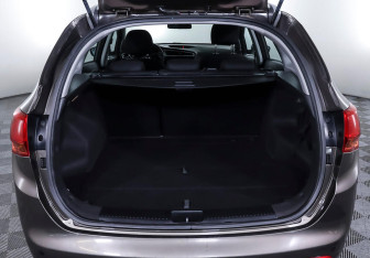 Подержанный автомобиль Kia Ceed Wagon 2017 года (16 фото)