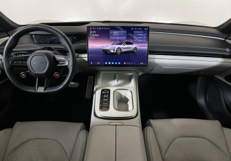 Подержанный автомобиль Xiaomi SU7 2024 года (12 фото)