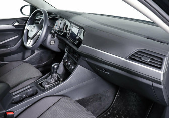 Подержанный автомобиль Volkswagen Jetta Sedan 2019 года (10 фото)