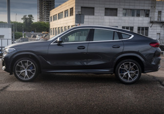 Подержанный автомобиль BMW X6 2021 года (8 фото)