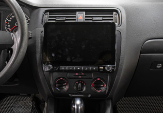 Подержанный автомобиль Volkswagen Jetta Sedan 2013 года (15 фото)