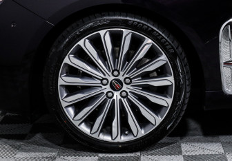 Подержанный автомобиль Hongqi H9 2023 года (37 фото)