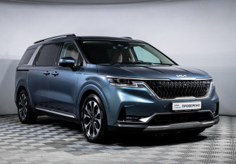 Подержанный автомобиль Kia Carnival 2021 года (3 фото)