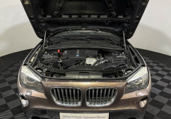 Подержанный автомобиль BMW X1 2011 года (10 фото)