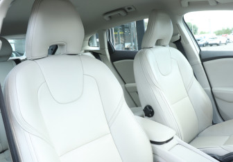 Подержанный автомобиль Volvo V40 Hatchback 2014 года (14 фото)
