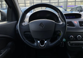 Подержанный автомобиль Renault Megane Hatchback 2014 года (14 фото)