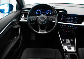 Подержанный автомобиль Audi A3 Hatchback 2022 года (9 фото)