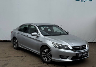 Подержанный автомобиль Honda Accord Sedan 2013 года (3 фото)