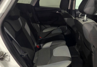 Подержанный автомобиль Ford Focus Wagon 2012 года (10 фото)