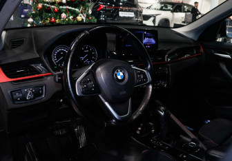 Подержанный автомобиль BMW X1 2018 года (17 фото)