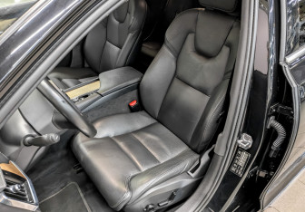 Подержанный автомобиль Volvo S90 2020 года (21 фото)