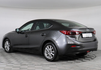 Подержанный автомобиль Mazda 3 Sedan 2018 года (7 фото)