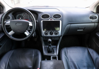 Подержанный автомобиль Ford Focus Sedan 2007 года (13 фото)
