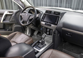 Подержанный автомобиль Toyota Land Cruiser Prado 2020 года (11 фото)
