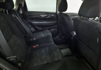 Подержанный автомобиль Nissan X-Trail 2015 года (12 фото)