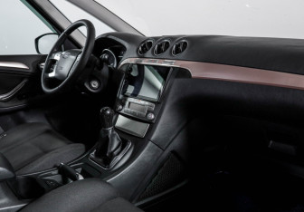 Подержанный автомобиль Ford S-MAX 2006 года (9 фото)