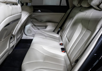 Подержанный автомобиль Hongqi H5 2022 года (12 фото)