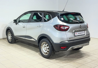 Подержанный автомобиль Renault Kaptur 2017 года (6 фото)