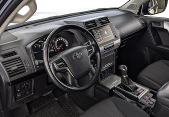 Подержанный автомобиль Toyota Land Cruiser Prado 2021 года (15 фото)
