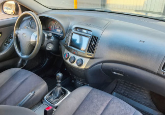 Подержанный автомобиль Hyundai Elantra Sedan 2010 года (10 фото)