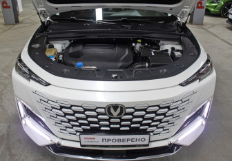 Подержанный автомобиль Changan UNI-K 2023 года (9 фото)