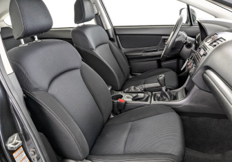 Подержанный автомобиль Subaru XV 2012 года (23 фото)