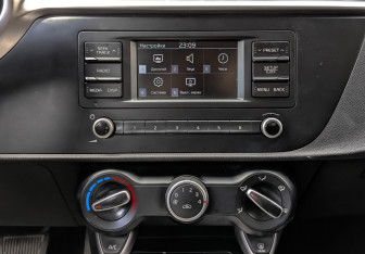 Подержанный автомобиль Kia Rio Hatchback 2021 года (14 фото)