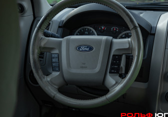 Подержанный автомобиль Ford Escape 2010 года (10 фото)