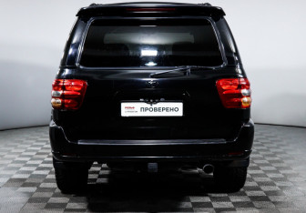 Подержанный автомобиль Toyota Sequoia 2004 года (6 фото)