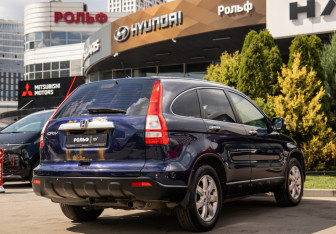 Подержанный автомобиль Honda CR-V 2008 года (4 фото)
