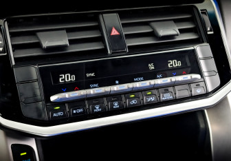 Подержанный автомобиль Toyota Land Cruiser Suv 2021 года (26 фото)