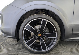 Подержанный автомобиль Porsche Cayenne 2019 года (14 фото)