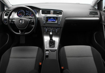 Подержанный автомобиль Volkswagen Golf Hatchback 2013 года (8 фото)