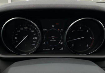 Подержанный автомобиль Land Rover Discovery 2017 года (30 фото)