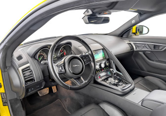 Подержанный автомобиль Jaguar F-Type Coupe 2020 года (14 фото)